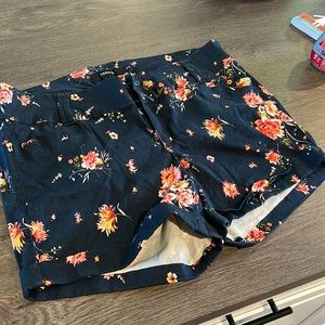 TORRID FLORAL STRETCH SHORT